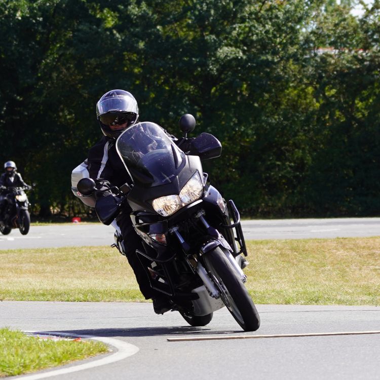 ADAC Motorrad Basis Einsteiger und Wiedereinsteiger - ADAC ...